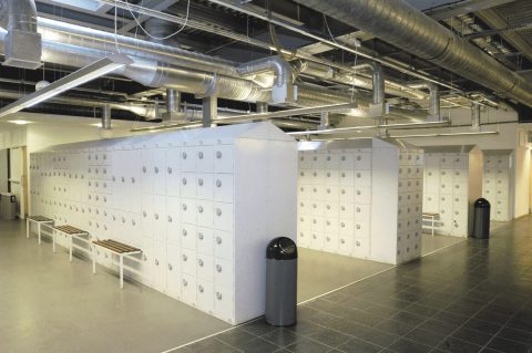  Ikean pääkonttorin monikäyttöinen puku- ja säilytyskaappialue 1 | POLYPAL STORAGE SYSTEMS