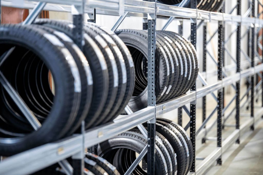 Estanterías para media carga: neumáticos | POLYPAL STORAGE SYSTEMS